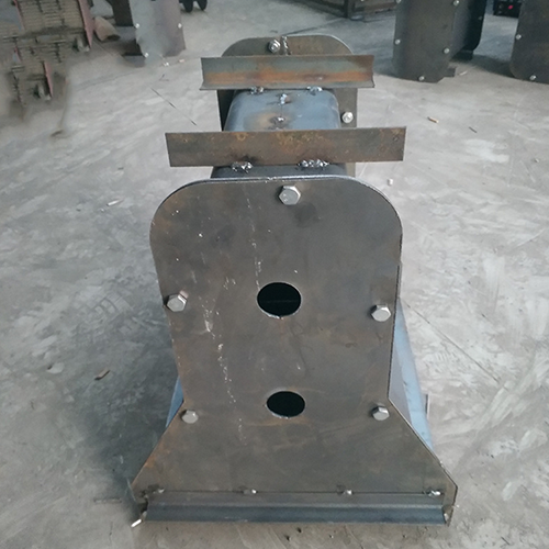 隔离墩钢模具