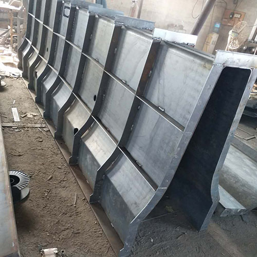 隔离墩钢模具
